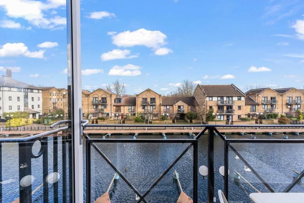 1-Bedroom Apartment With Free Private Parking - Canary Wharf London Ngoại thất bức ảnh